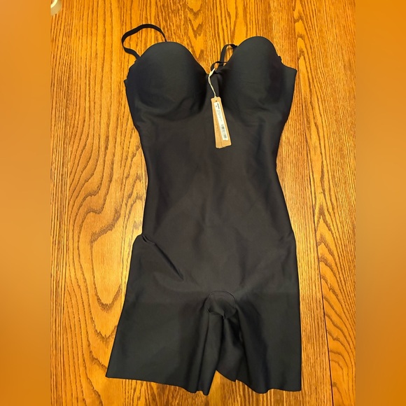 SKIMS Body Underwire Mid Thigh Bodysuit - Picture 1 of 2